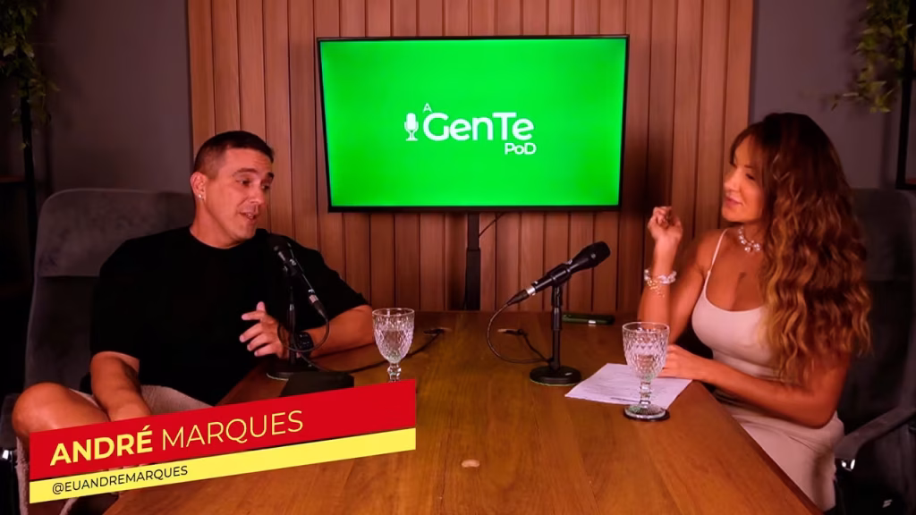 Gravação do podcast A Gente Pod com Daia de Paula e André Marques